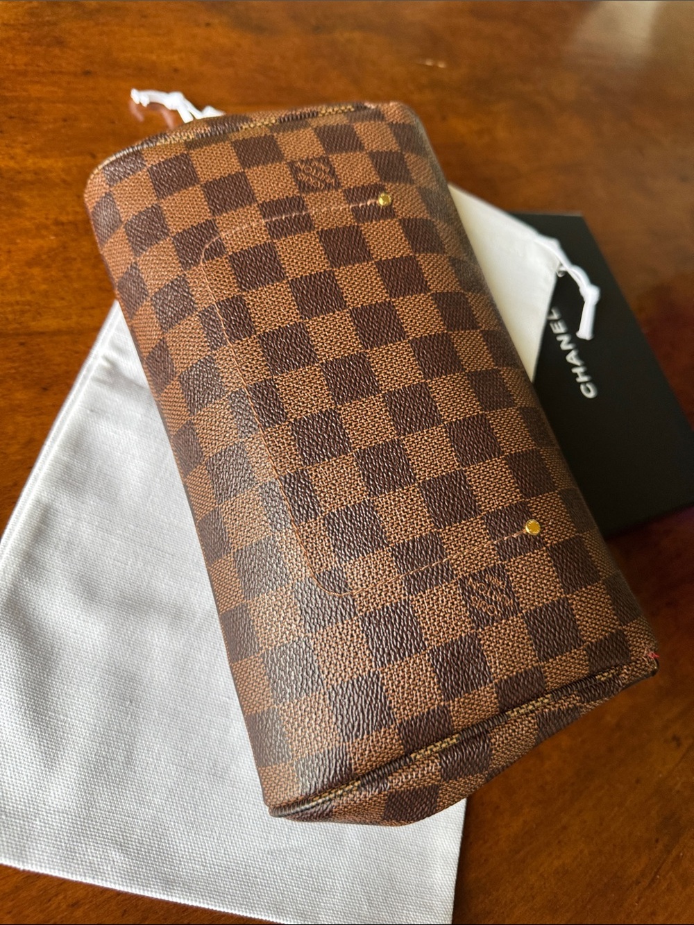 Louis Vuitton Favorite Damier Ebene Crossbody Bag with Gold Hardware - Picture 7 of 8